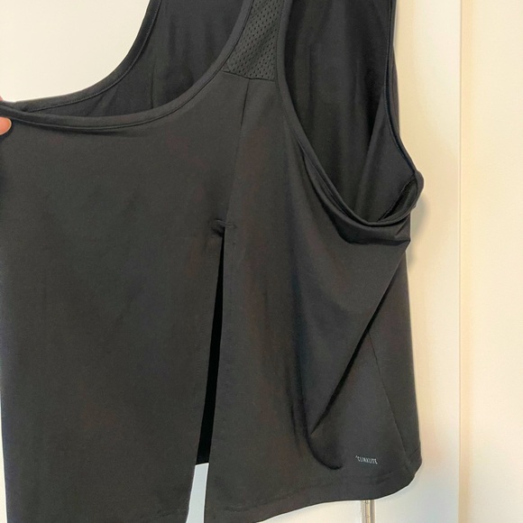 Adidas tank top Brand New Mesh detail Slit in back for easy movement - Picture 4 of 4